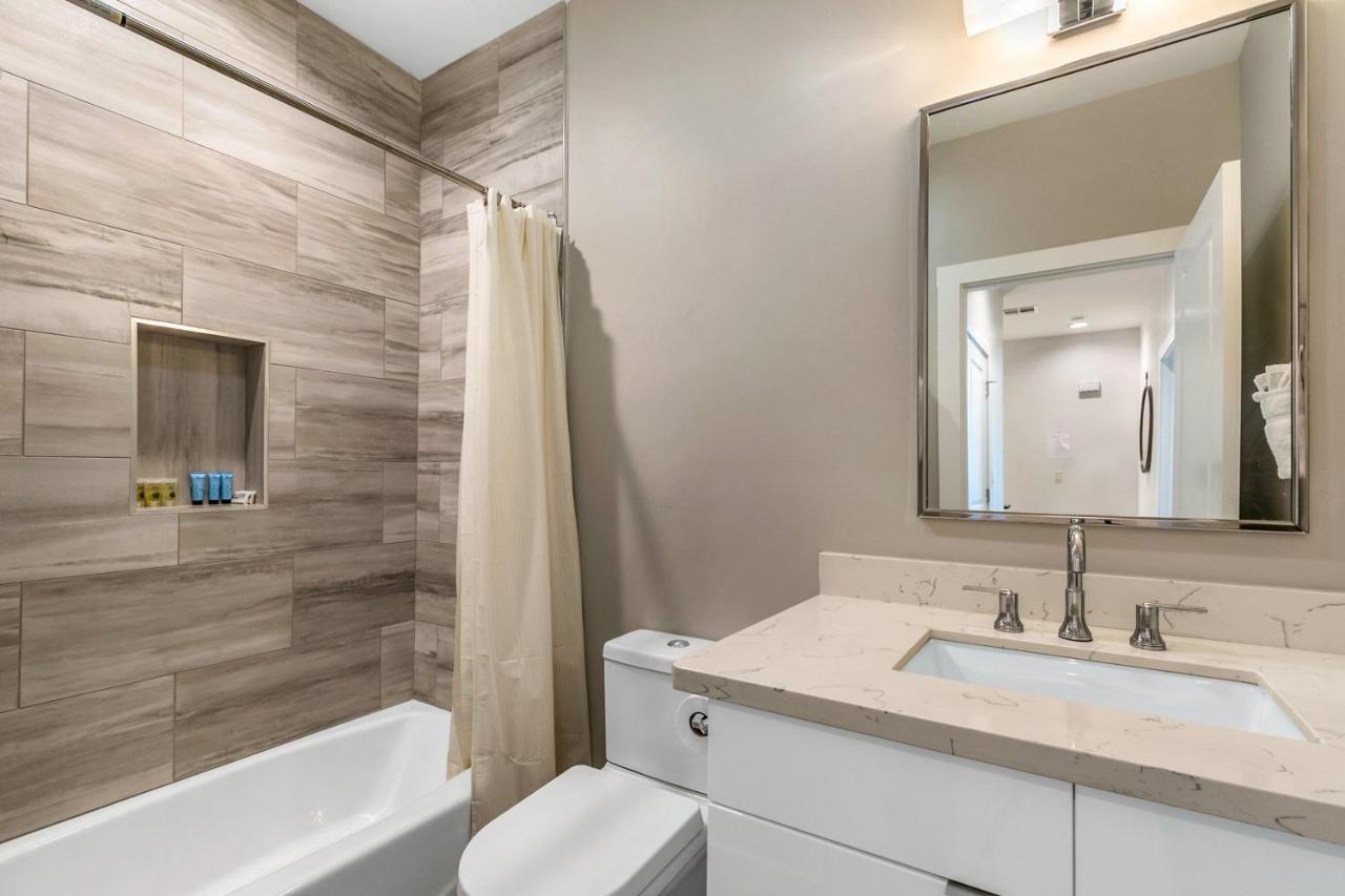 Modern 4Br Townhouse In Bienville Villas New Orleans Exterior photo